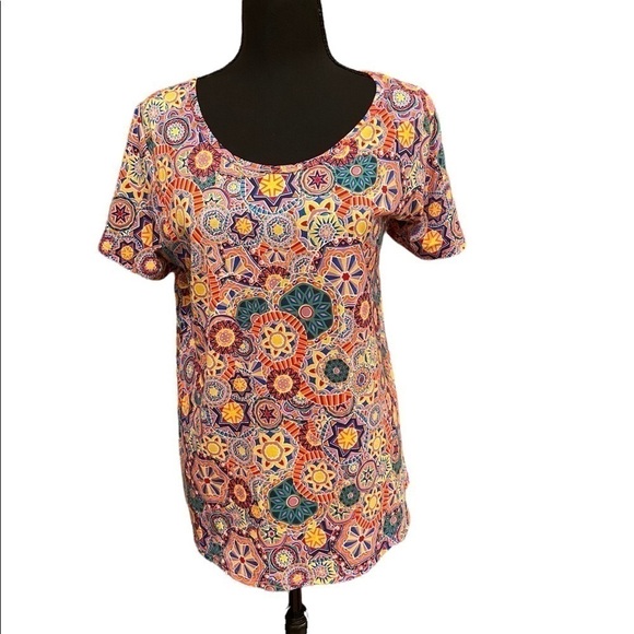 𝅺LULAROE Classic T - Picture 1 of 9